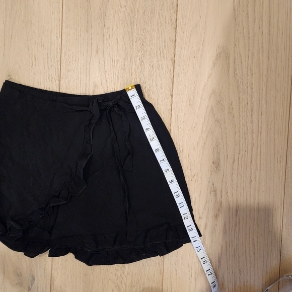 Tie Skorts in Small - Picture 3 of 5
